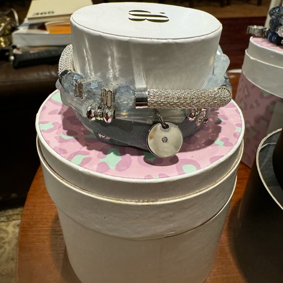 Five sets of bomb party bracelets, never been worn. Perfect condition! - Picture 4 of 6